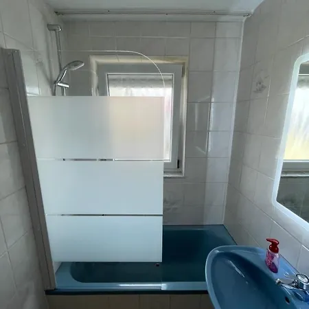 Sonnige 3 Mit Schoenem Balkon Im Gruenen 아파트 로이틀링겐